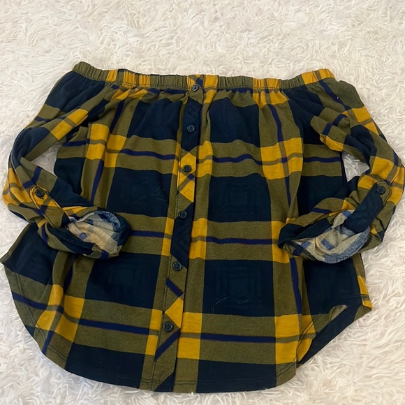 Ambiance off thé should long sleeve in a size small - Picture 1 of 1